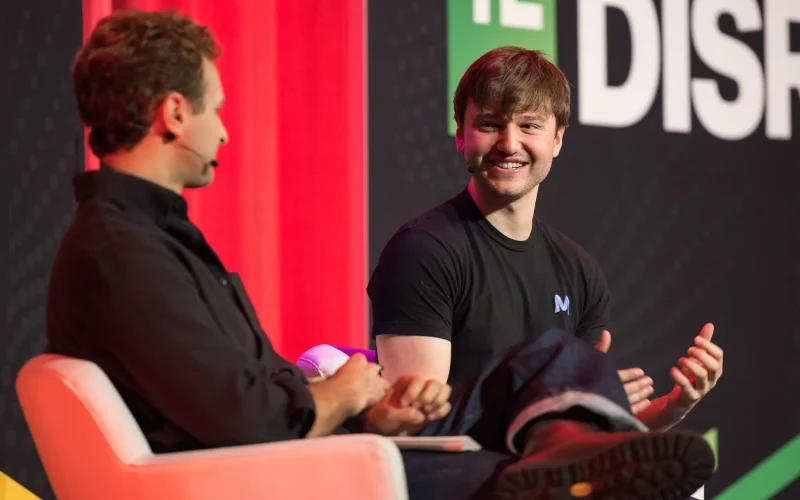 Mercor em Crise: Startup de IA Avaliada em US$ 10 Bilhões Enfrenta Vazamento de Dados e Processos Judiciais