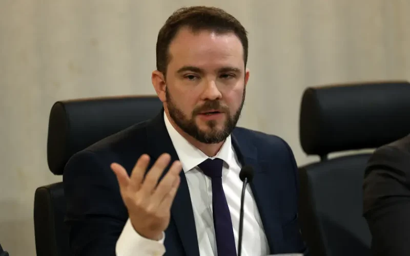 Nova versão do Desenrola: Governo planeja relançar programa de renegociação de dívidas após viagem de Lula à Europa