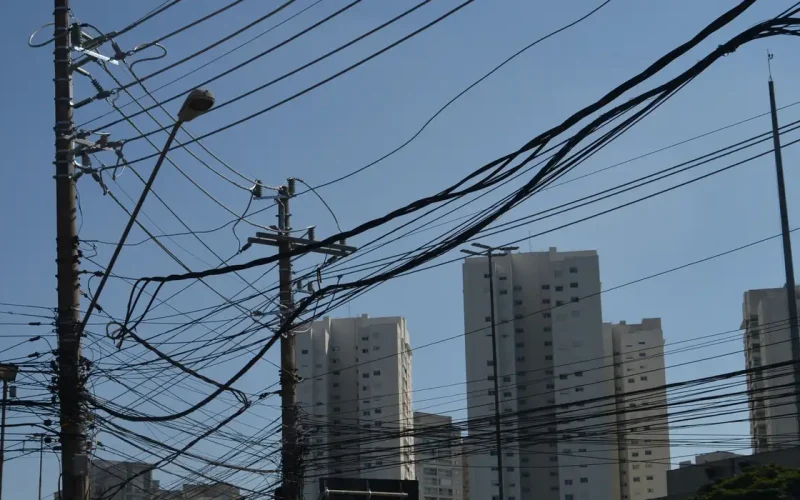 Ferros-Velhos Sob Fogo: Nova Lei no RJ Fechará Estabelecimentos que Comprarem Cobre Roubado Sem Comprovação