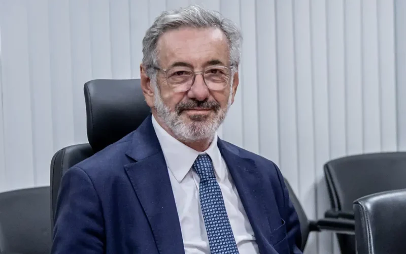 Novo Ministro do Desenvolvimento Defende Jornada de 40 Horas e Foca em Projetos Estratégicos para a Indústria Brasileira