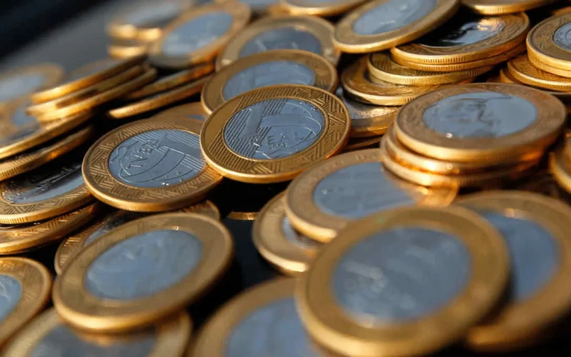 Meta de Superávit Fiscal Confirmada: Governo Projeta Salário Mínimo de R$ 1.717 em 2027 e Ajustes Cruciais
