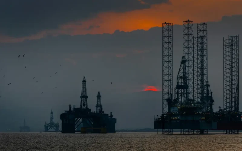 Petróleo Brasileiro Dispara para a China: Exportações Batem Recorde em Meio a Tensões Globais e Carros Elétricos em Alta