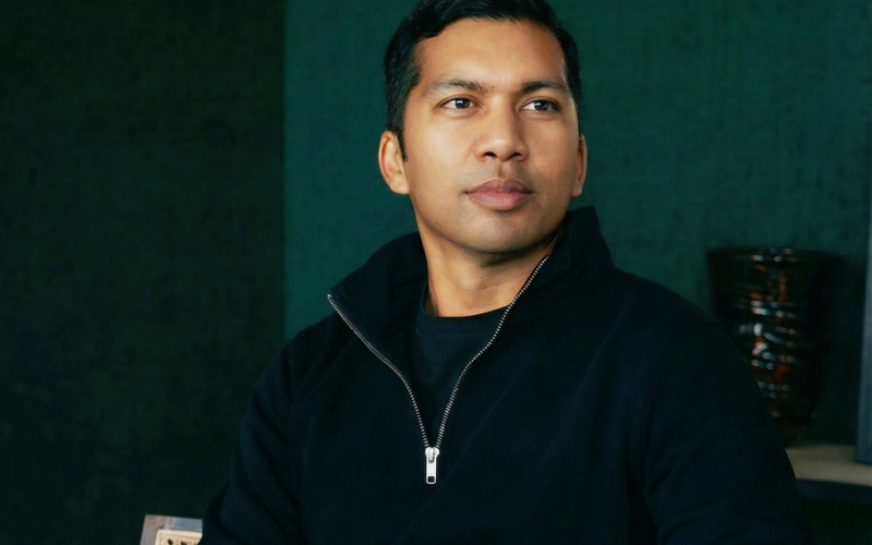 Startup de IA para 'julgar' jornalismo: Aron D'Souza desafia a mídia com Peter Thiel e levanta temores sobre delatores
