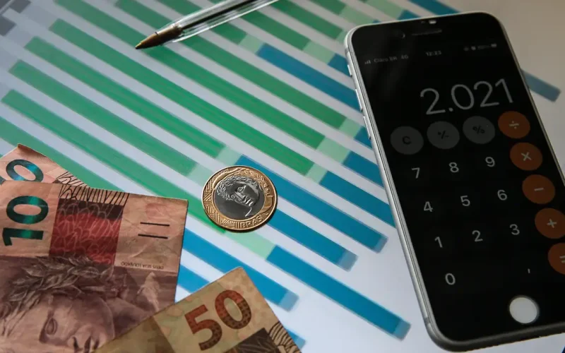 LDO 2027 Revela: Brasil Projeta Crescimento de 2,56% e Inflação Controlada, Mas Juros e Dólar Apresentam Desafios