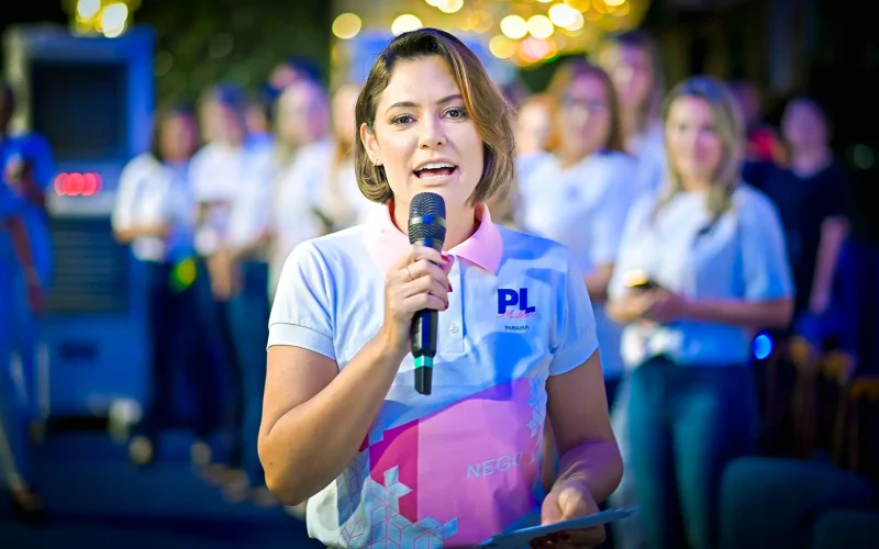 Michelle Bolsonaro Desmente PL sobre Pré-candidatura de Izalci ao Governo do DF: Crise Interna e Impacto nas Eleições de 2026