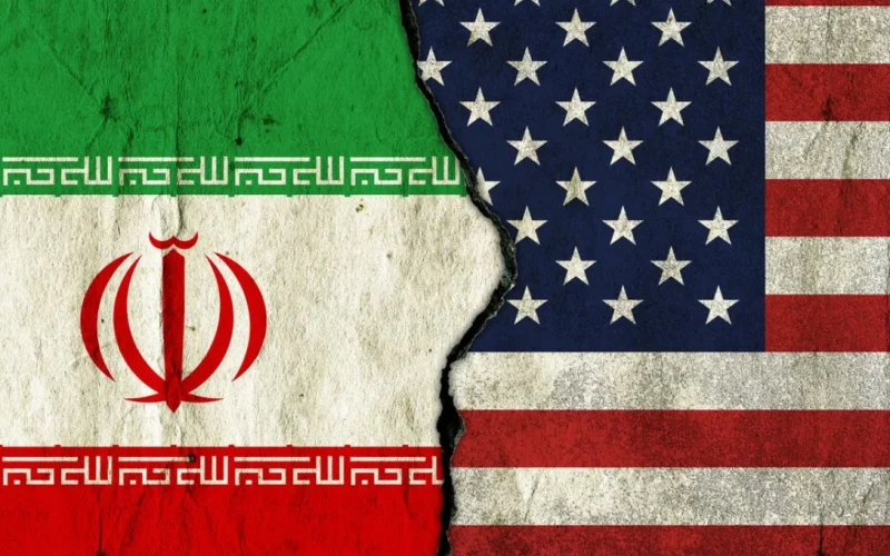 Estreito de Ormuz Sob Tensão: Irã Vincula Abertura a Fim de Bloqueio Portuário dos EUA e Ameaça Crise Energética Global