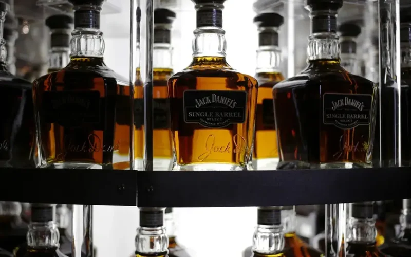 Jack Daniel's Prefere Fusão com Pernod Ricard à Oferta em Dinheiro da Sazerac: O Futuro do Mercado de Destilados