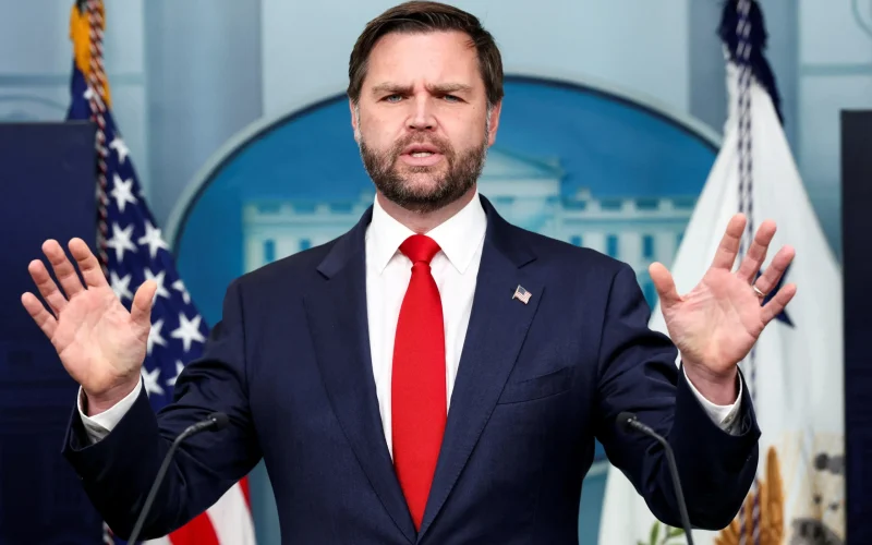 Tensões Irã-EUA: Diplomacia em Foco com Visita de Vance ao Paquistão e Possível Encontro Trump-Líderes Iranianos