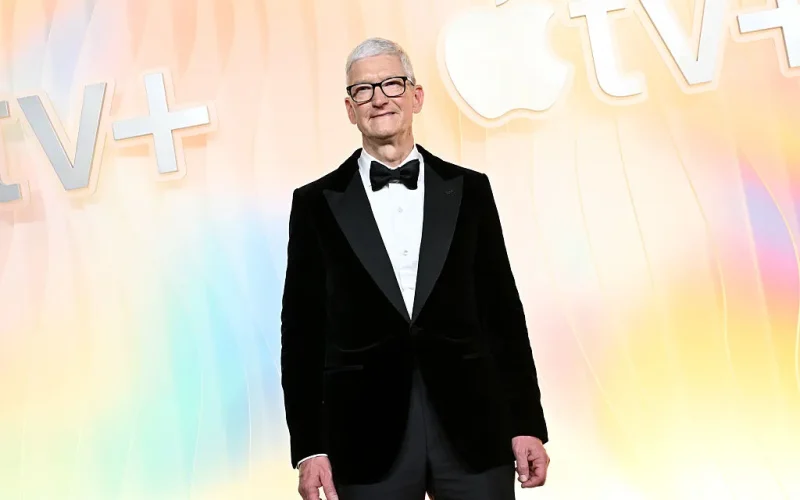 Tim Cook Deixa Comando da Apple em Setembro; John Ternus Assumirá CEO, O Que Isso Significa Para o Futuro da Gigante de Tecnologia?
