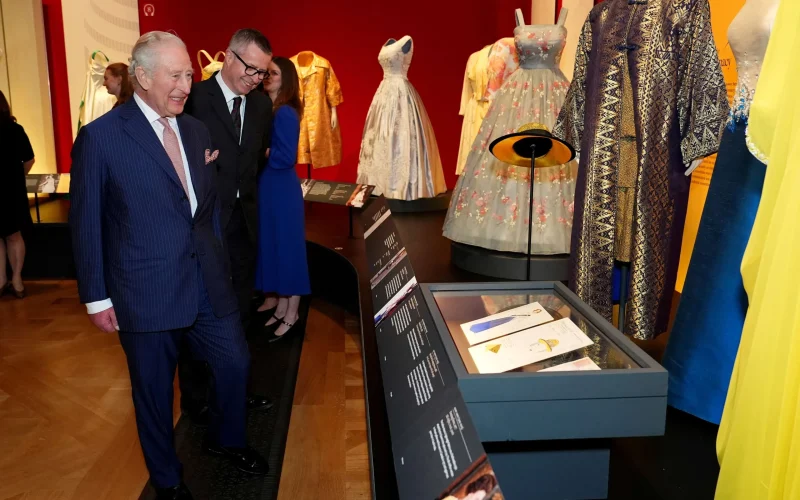 Charles III Honra 100 Anos de Elizabeth II: Memória Real e o Legado que Molda o Futuro