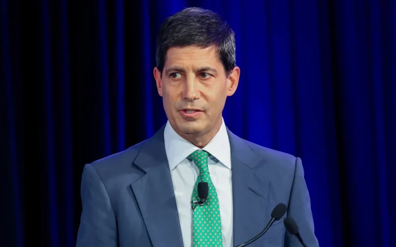 Kevin Warsh no Fed: Independência Prometida, Juros em Aberto e o Jogo de Poder com Trump