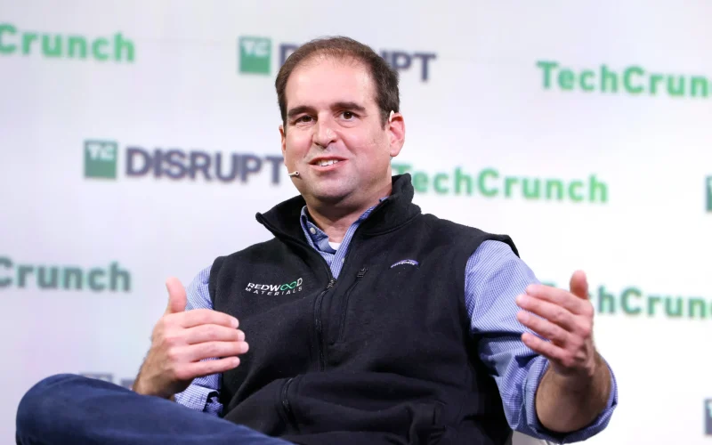 Redwood Materials Demite 10% da Equipe para Focar em Armazenamento de Energia e Superar Desafios do Mercado de Baterias