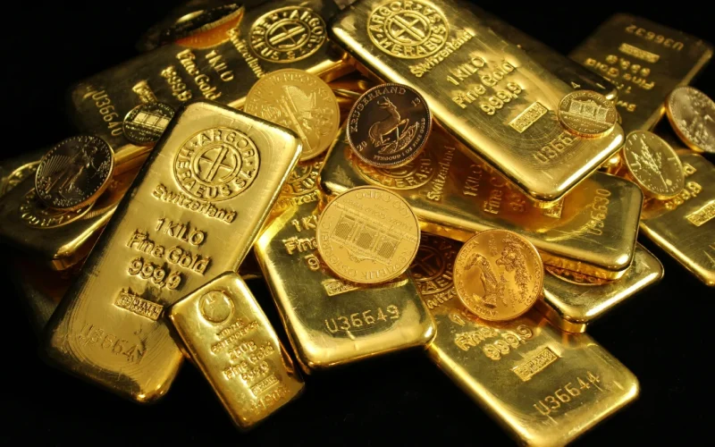 Ouro e Prata em Queda: Impasse Geopolítico e Dólar Forte Pressionam Metais Preciosos