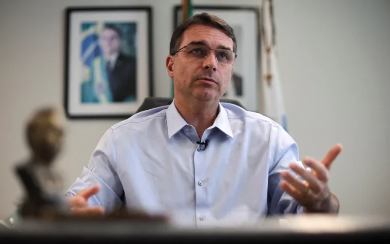 Flávio Bolsonaro promete fim da Moratória da Soja e acena com juros baixos para o Agro