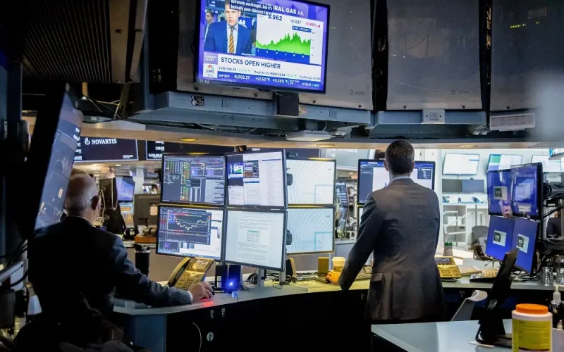 Petróleo Dispara com Impasse Irã-EUA: Futuros de Nova York em Queda Livre e Bolsas Asiáticas Fecham em Baixa