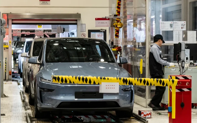 Receita da Tesla Dispara no 1º Trimestre com Vendas de Elétricos e Assinaturas FSD, Mas Lucro e Entregas Apresentam Desafios