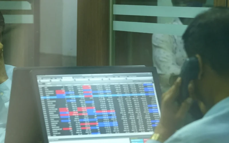 Futuros de NY MISTOS: Trégua Israel-Líbano prorrogada impulsiona chips, mas Europa recua com petróleo alto