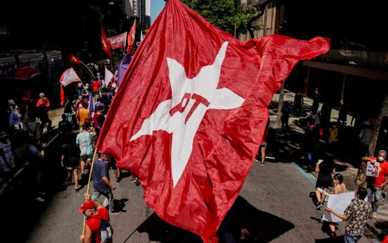 PT Define Rumo para 2026: Manifesto Evita Polêmicas e Busca Centro Político para Eleições