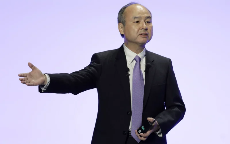 SoftBank Aposta em Robôs para Construir Centros de Dados: IPO de US$ 100 Bilhões em Vista?
