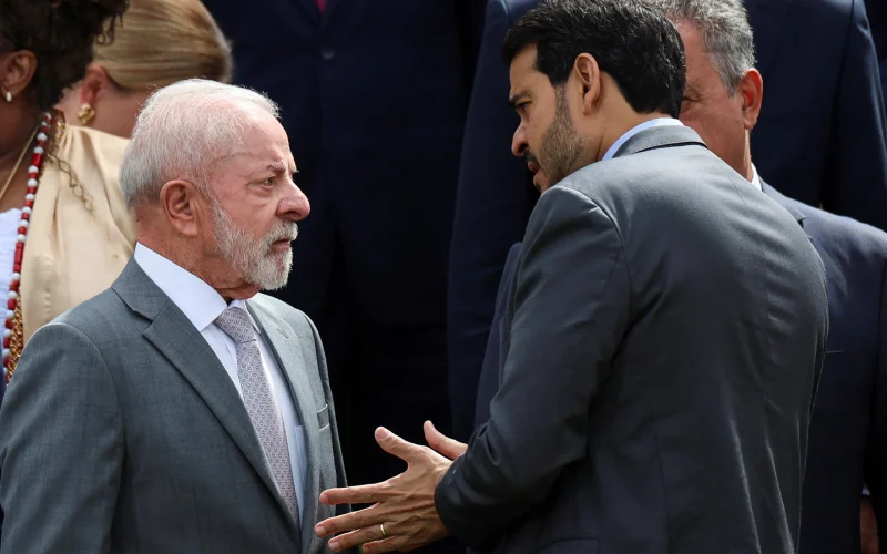 Lula Ignora Derrota no STF: Crise Política Ameaça Agenda Econômica e Abre Vaga para Mulher no Supremo