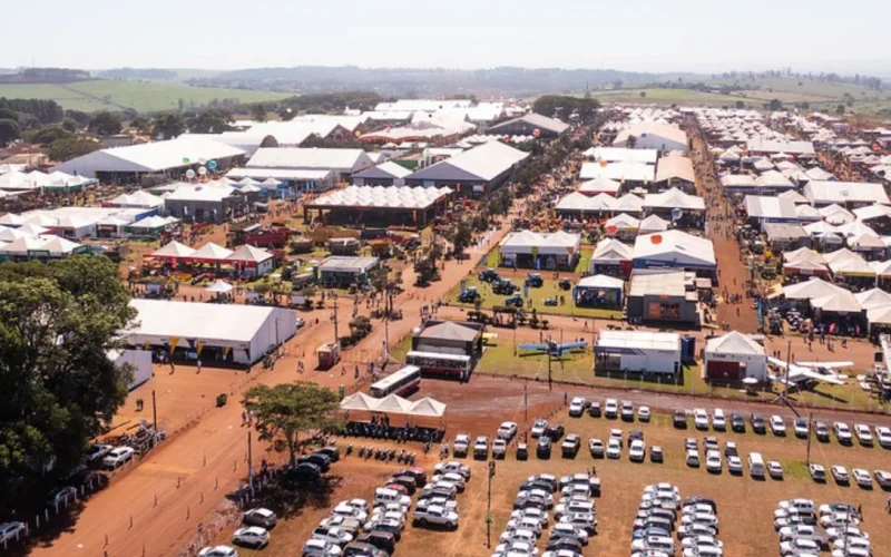 Agrishow 2026: Intenção de Negócios Cai 22% a R$ 11,4 Bilhões em Cenário Desafiador para o Agronegócio